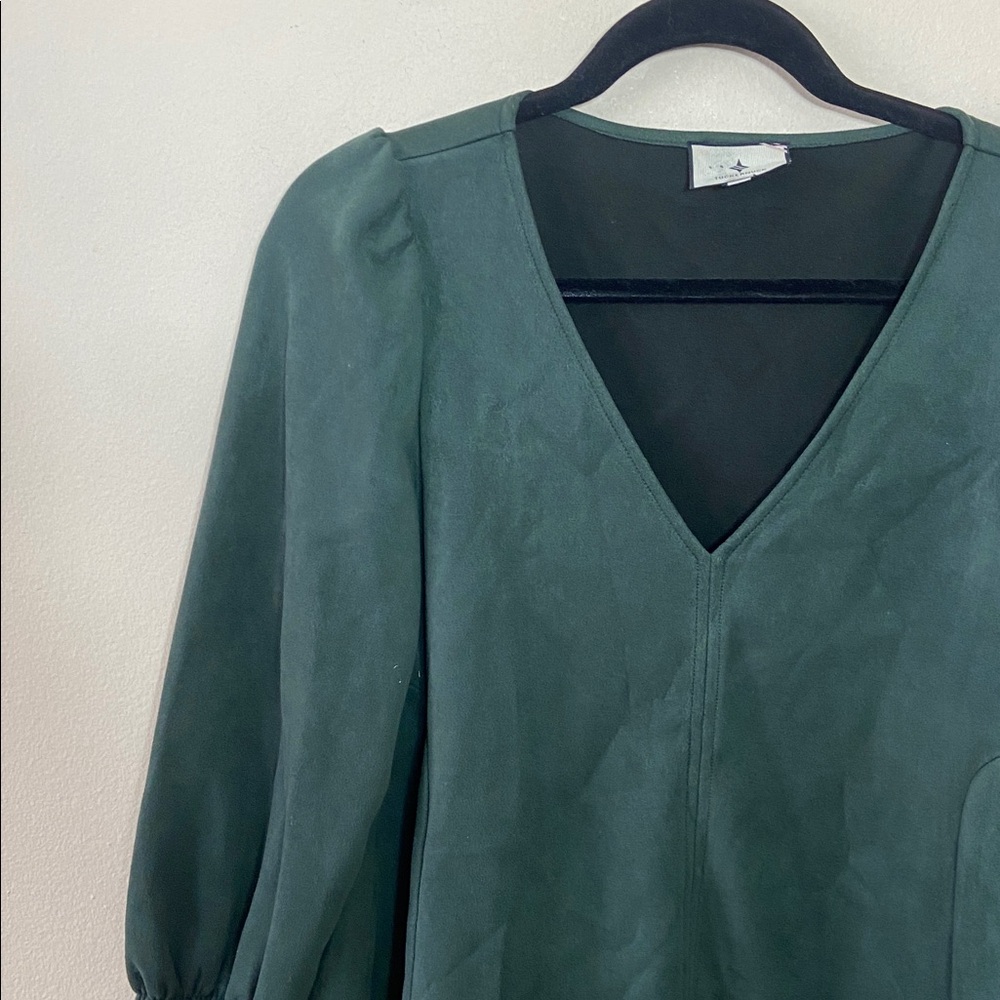 Tuckernuck Faux Suede Easton Blouse Top Women's Hunter Green Medium Casual - Picture 2 of 6